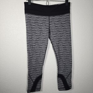 Lululemon Run:‎ Inspire Crop Leggings Textured Wave Black Silver Spoon size 6